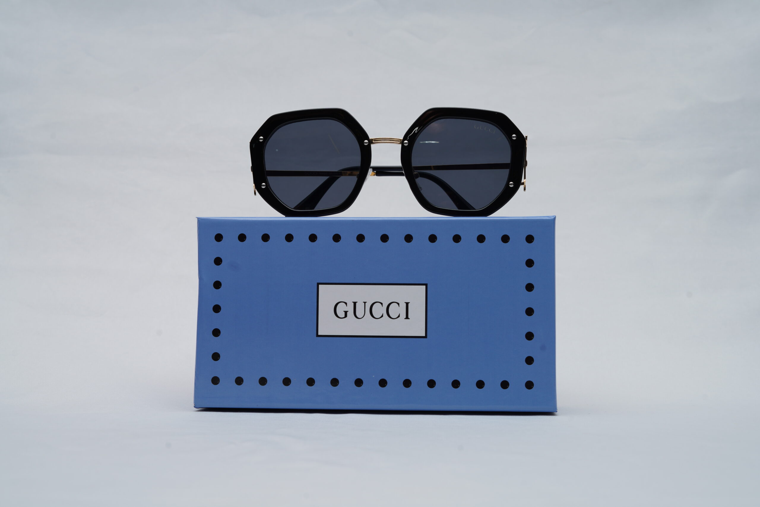 Gucci Full-Rim Geometric Sunglasses – Black and Gold with Dark Tint Lenses