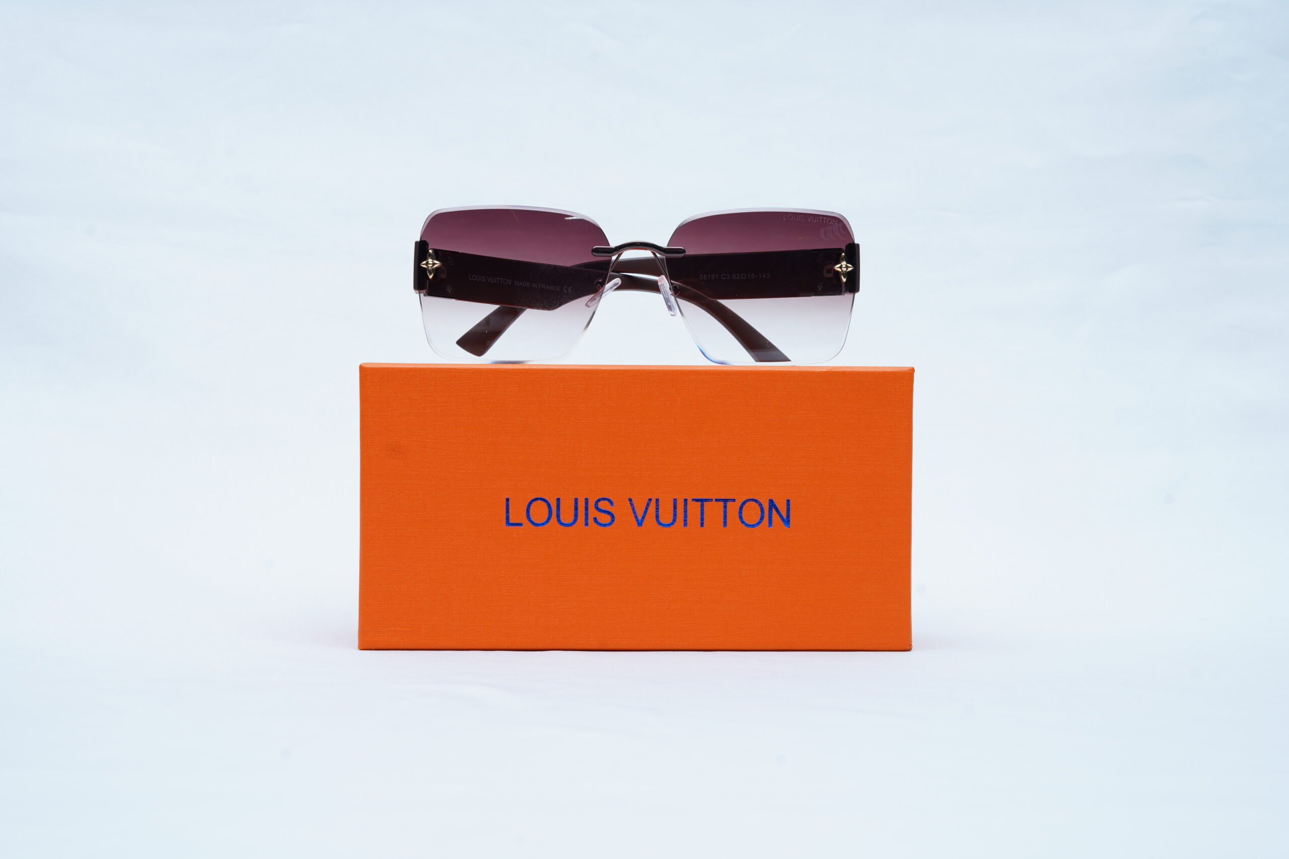 LOUIS VUITTON Frameless Y2K-Inspired Shades – Luxury Purple Gradient Sunglasses